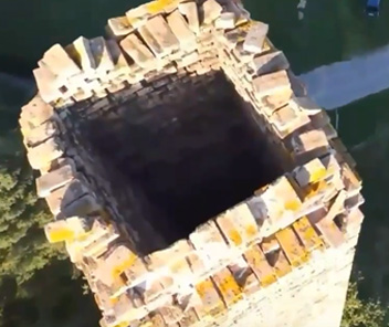Image montrant La cheminée de Mareuil vue d'en haut