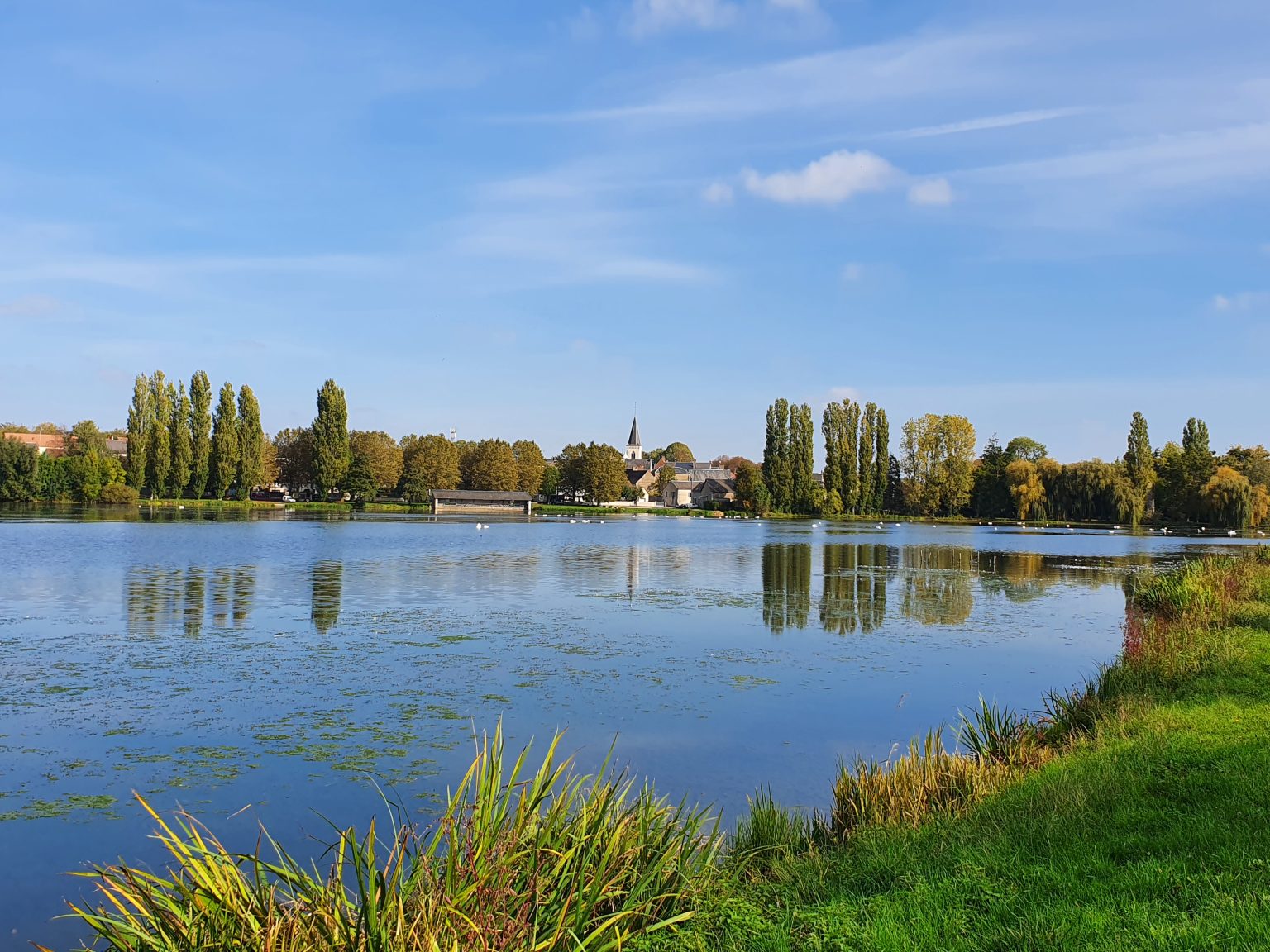 le-plan-d-eau-de-mareuil-sur-arnon-commune-de-mareuil-sur-arnon